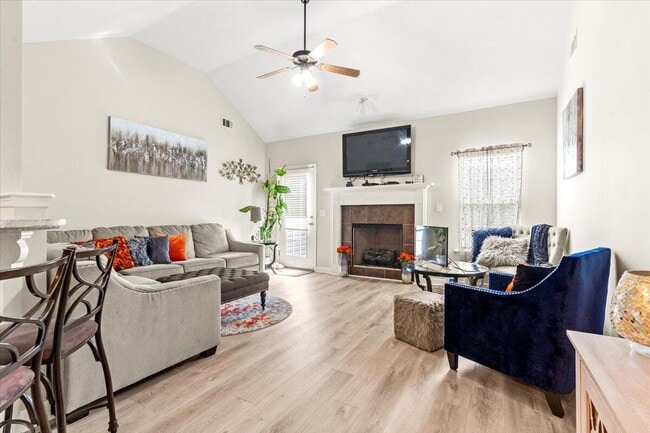 Building Photo - 676 Ventana Dr