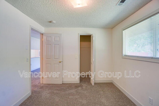 Building Photo - 7104 Louisiana Dr