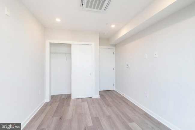 Building Photo - 3449 Scotts Ln
