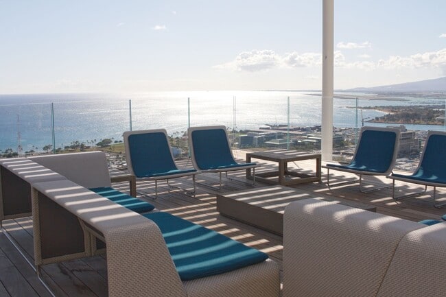 Building Photo - Central AC. Two Swimming Pools. Ocean view...