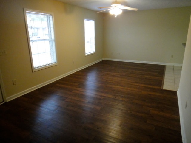 Building Photo - 3Bed/3Bath Available Soon!