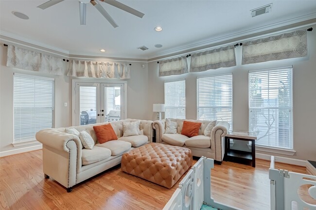 Building Photo - 410 Fowler St