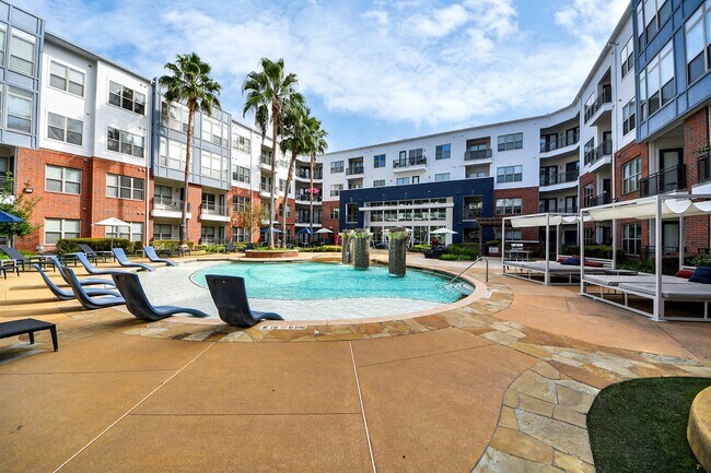 Building Photo - 5455 Richmond Ave.