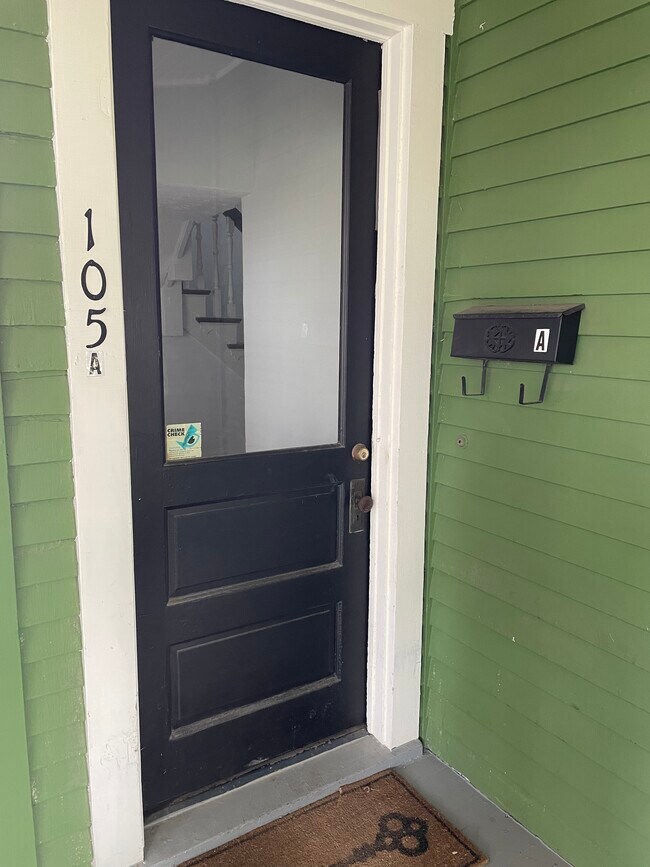 Entrance - 105 Crescent Ct