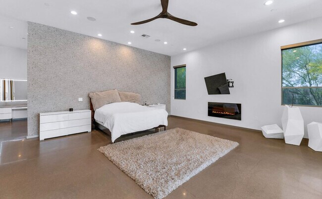 Building Photo - 4912 N 45th St