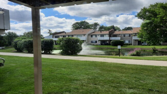 Building Photo - 3900 Bayside Dr