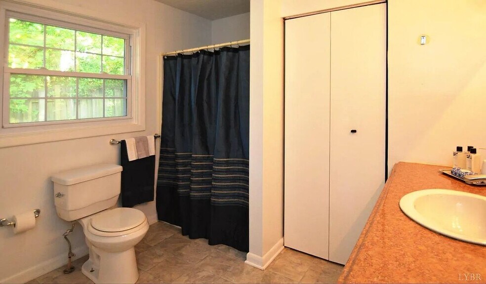 Master Bath - 4204 Tremont St