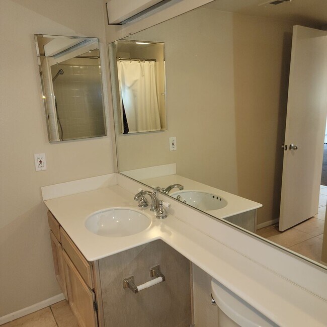 Building Photo - The Colony at Mandalay Beach 2 + 2 Single ...