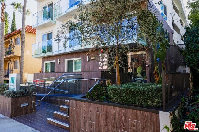 Primary Photo - 1223 Wellesley Ave