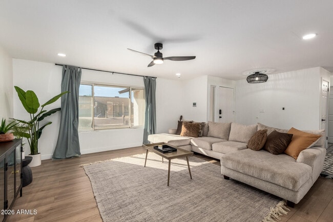 Building Photo - 4138 W Dahlia Dr