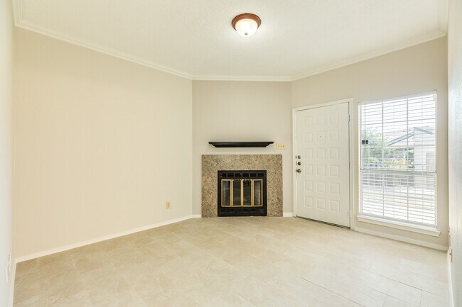 Building Photo - 921 Marine Dr