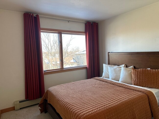 Building Photo - 1201 Denali St