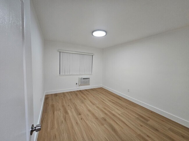 Building Photo - 631 NE 72nd Terrace