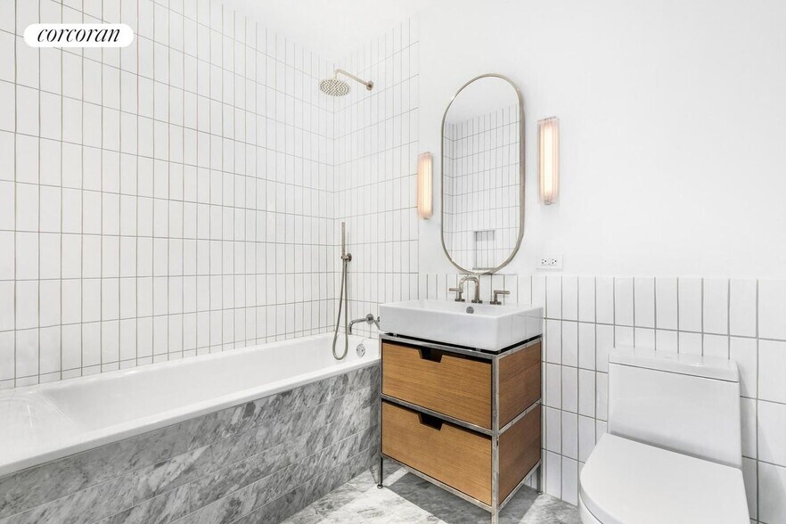 Building Photo - 11 Hoyt St