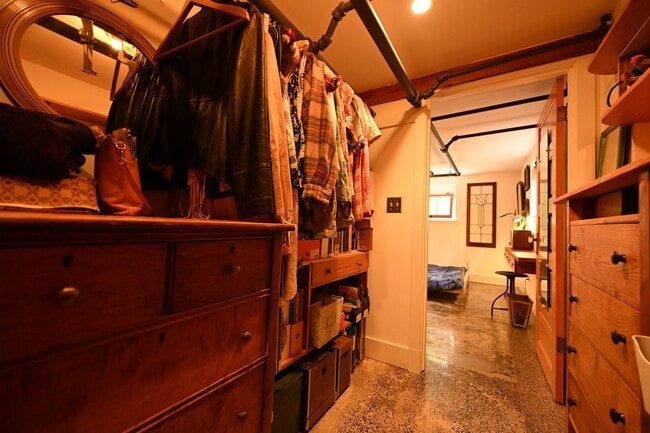 Building Photo - 3bd/2ba Seattle Home