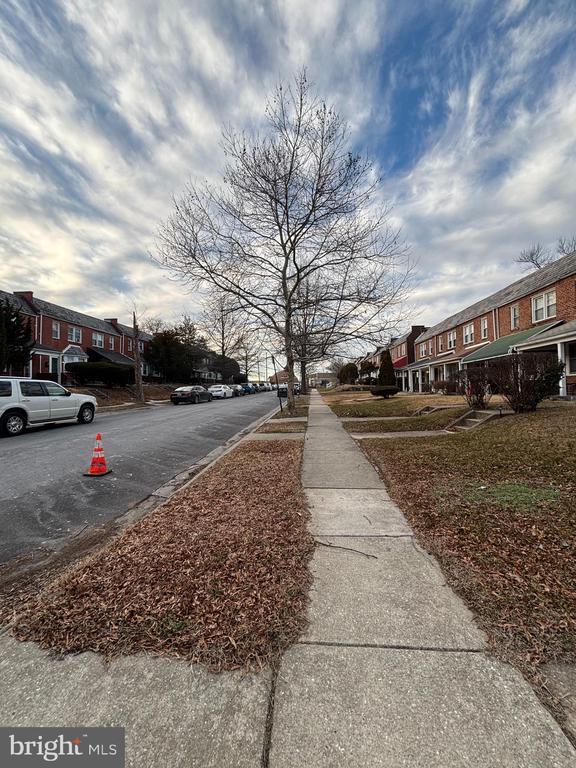 Building Photo - 3758 Columbus Dr