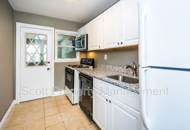 Building Photo - 8627 Willow Oak Rd