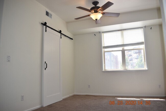 Building Photo - Beautiful 2 Bedroom Townhome / Old Town Ar...