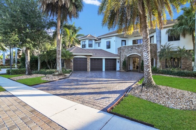 Building Photo - 10703 Versailles Blvd