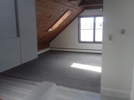 Building Photo - 119 Thames St