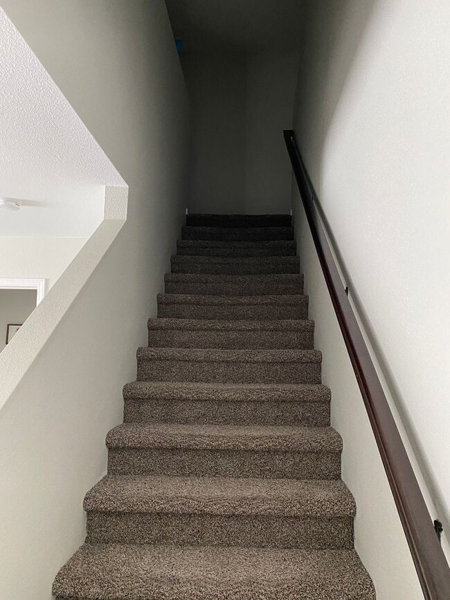 Building Photo - 3bed 2.5 bath Twinhome SORRY NO PETS!!