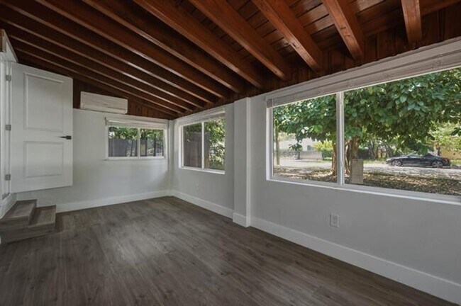 Building Photo - 12980 NE 10th Ave