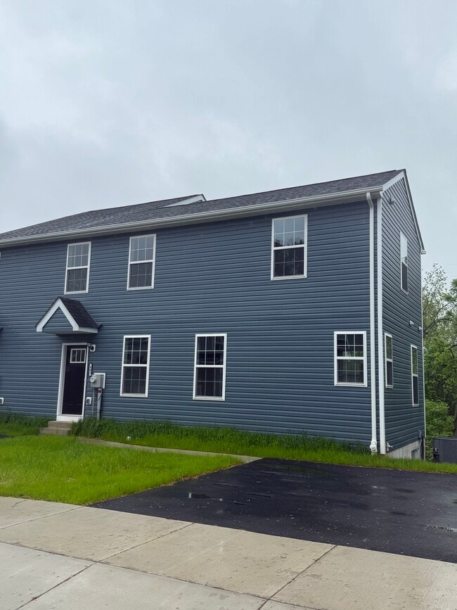 Primary Photo - 461 Barber St