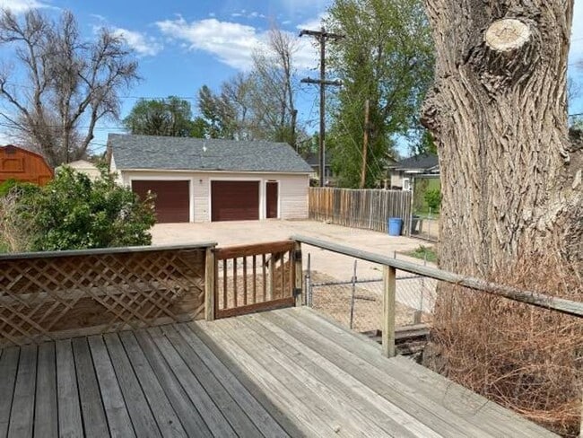 Building Photo - Amazing 3 bedroom home avail NOW