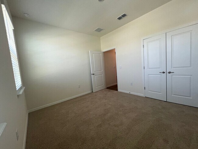 Building Photo - Desirable new build home in the Archers Mi...