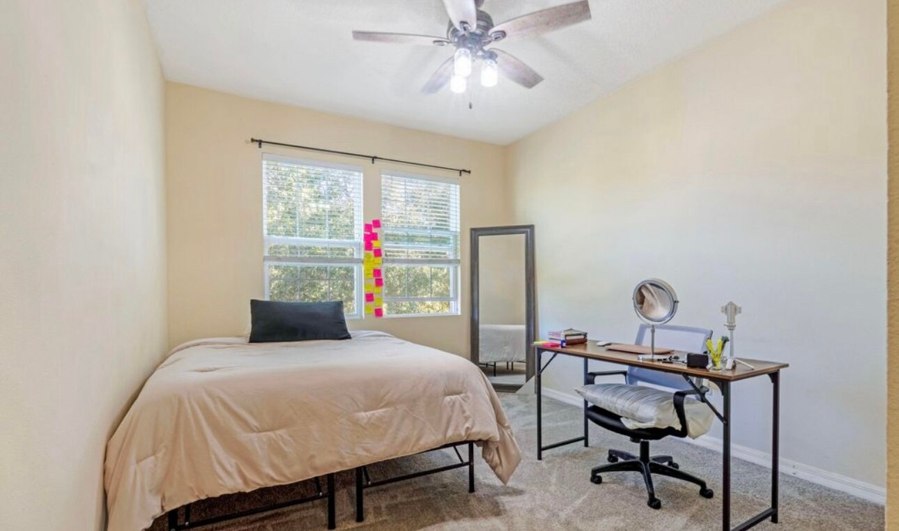 Building Photo - 14210 Desert Haven St