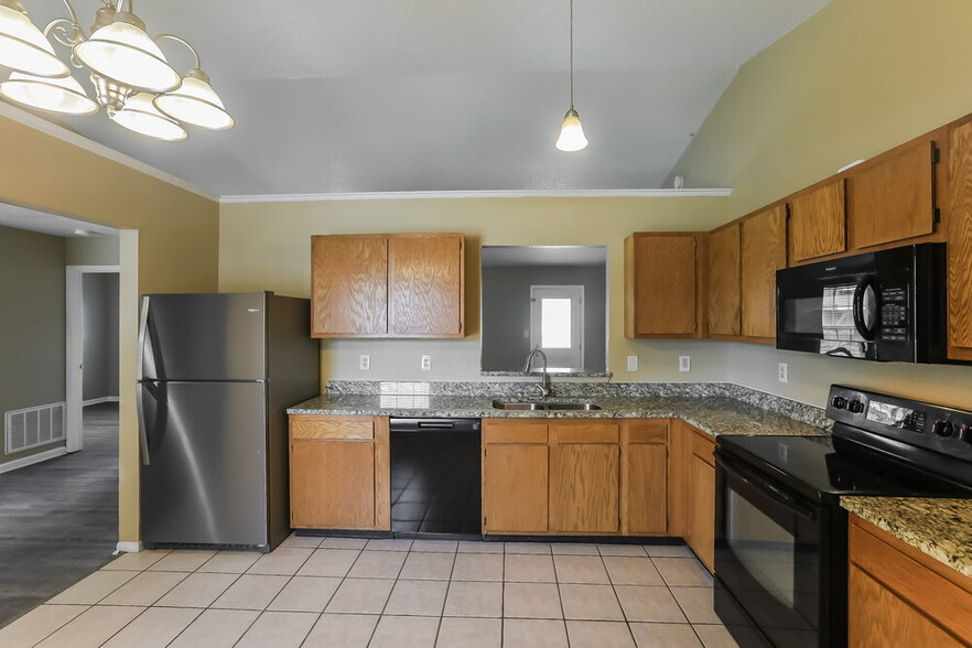 Building Photo - 1418 Green Spring Way