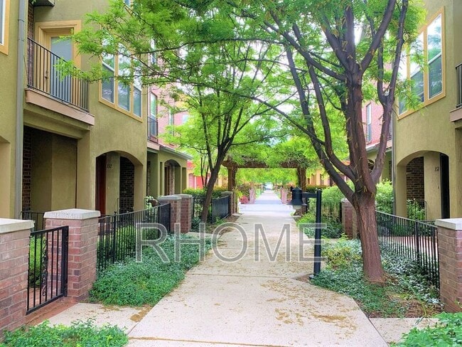 Building Photo - 131 Paramatta Ln