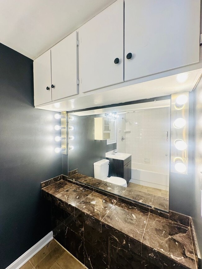 Building Photo - Spacious and stylish home in a prime Louisville location!-Ask about our Long-Term Leasing Specials!