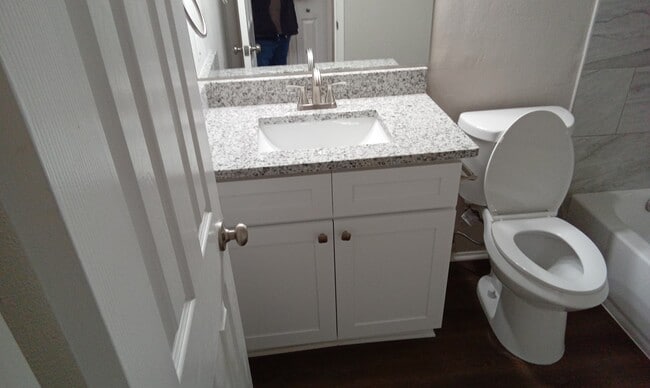 Building Photo - 117 Yorkshire Dr