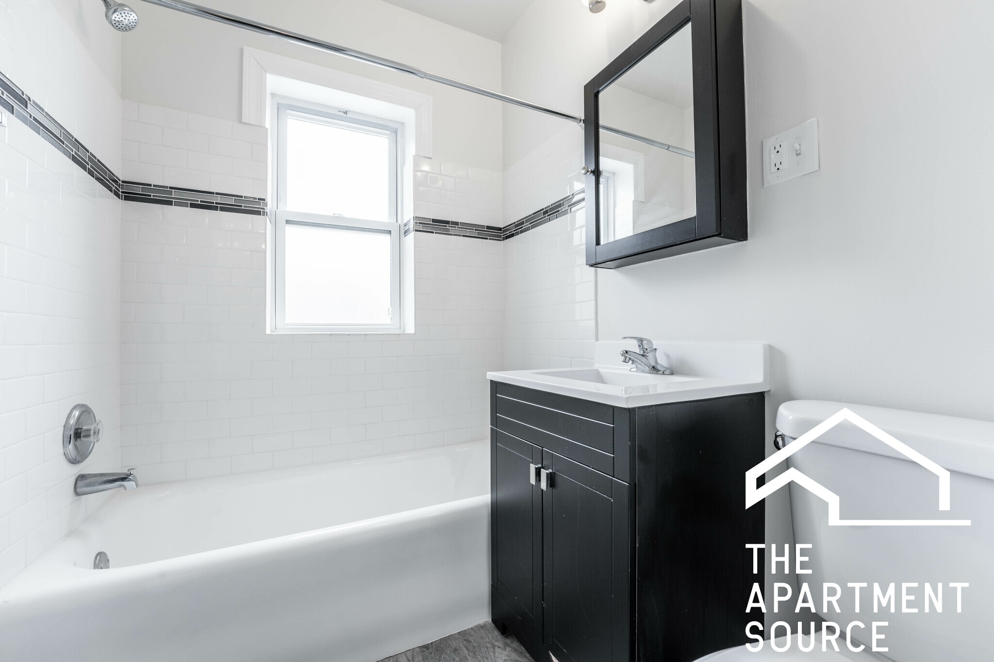 Building Photo - 3825 N Greenview Ave