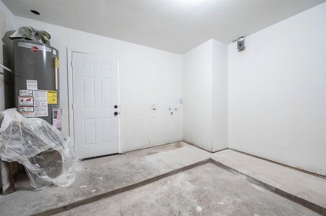 Building Photo - 15006 Wellman Ln