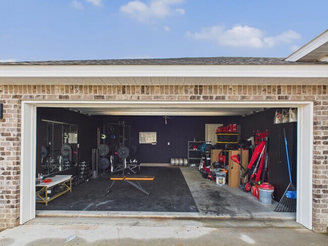 Building Photo - 8775 Clearbrook Dr