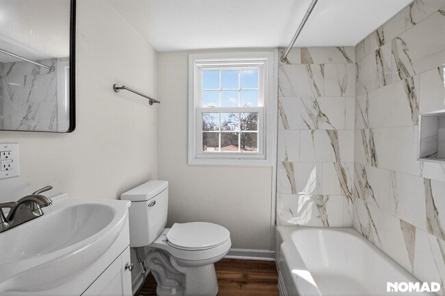 Building Photo - Charming Duplex 2BR + Upstairs 1BR Studio