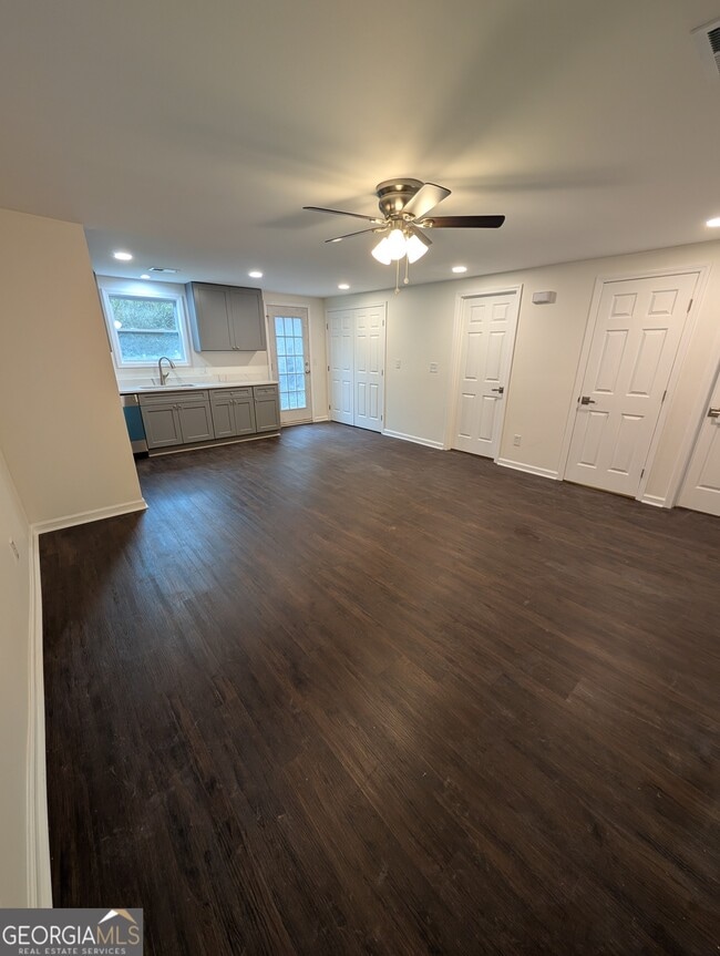 Building Photo - 319 Corinth Rd