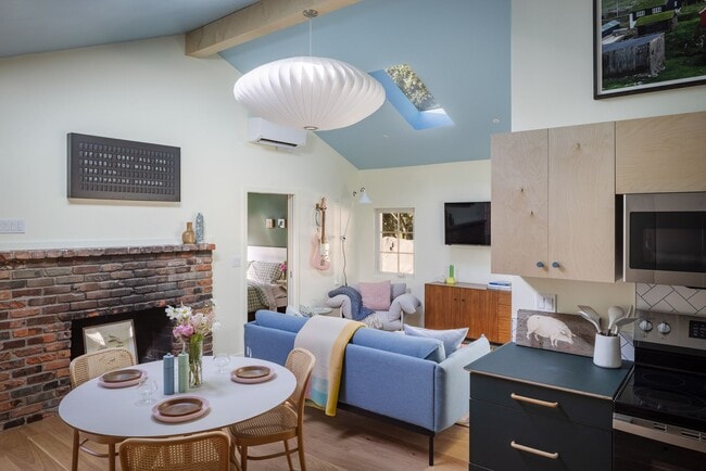 Building Photo - Ojai Mountain Hideaway!