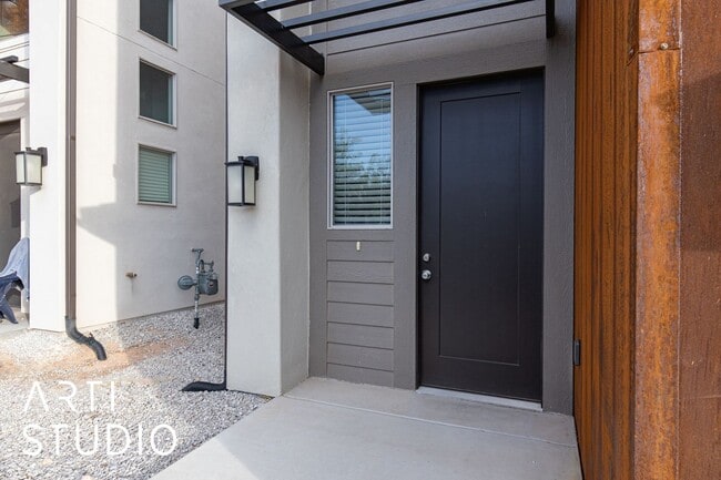 Building Photo - 3156 E Sky Rim Wy