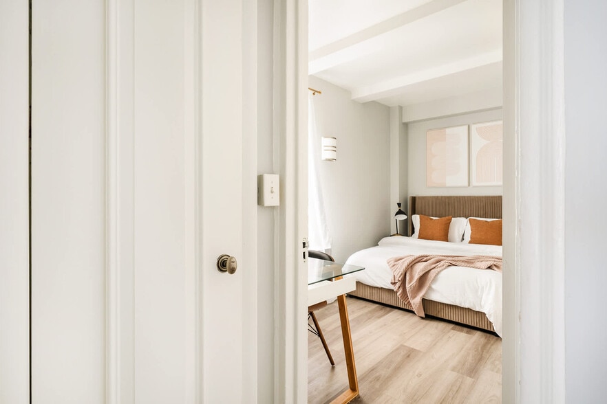 Building Photo - 234 W 73rd St