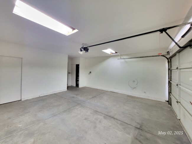 Building Photo - 7614 Isley Ave