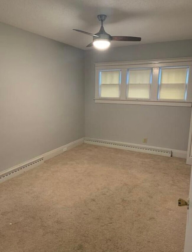 Building Photo - 261 Sterling Ave