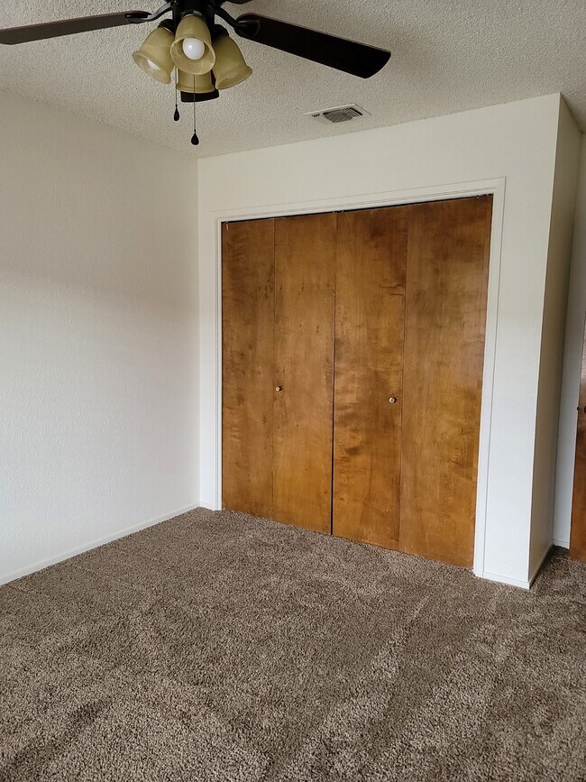 Building Photo - 930 N Indiana St