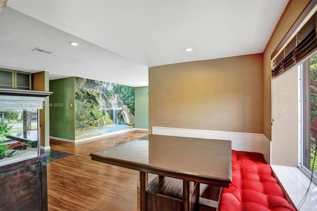 Building Photo - 7245 S Waterway Dr