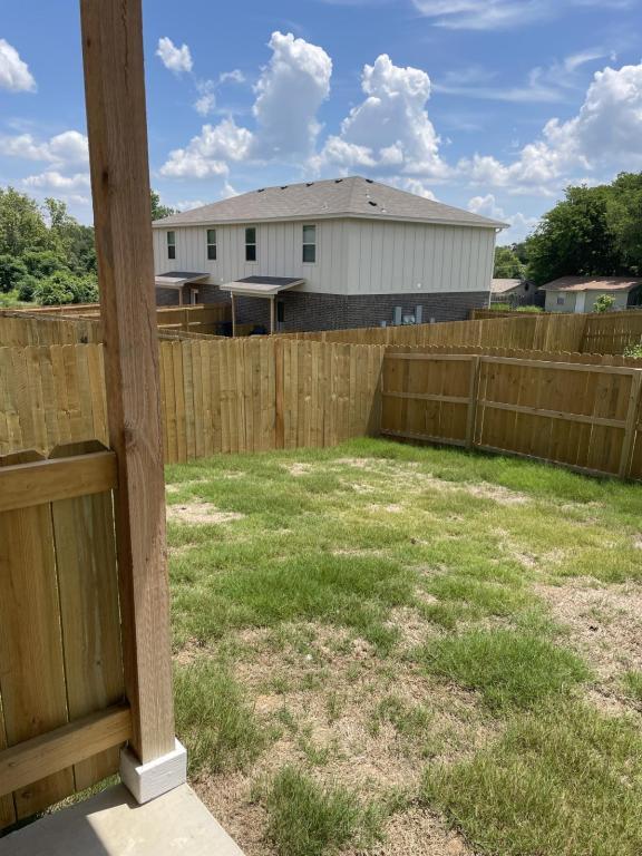 Building Photo - 512 Raymond St