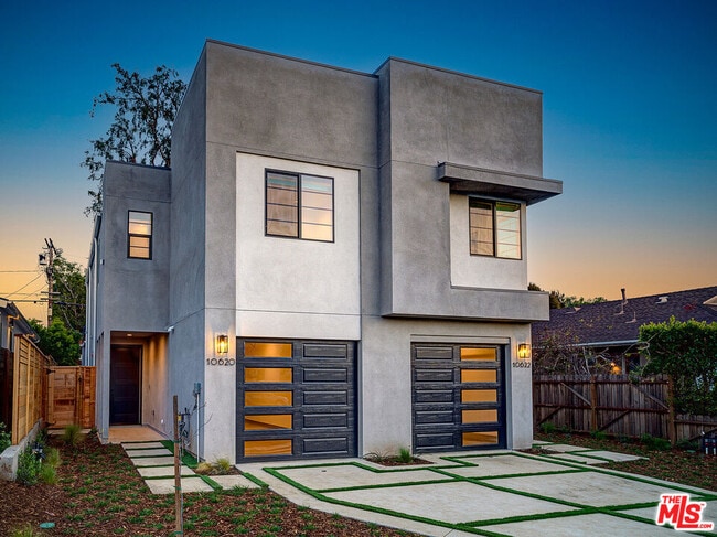 Building Photo - 10622 Ayres Ave