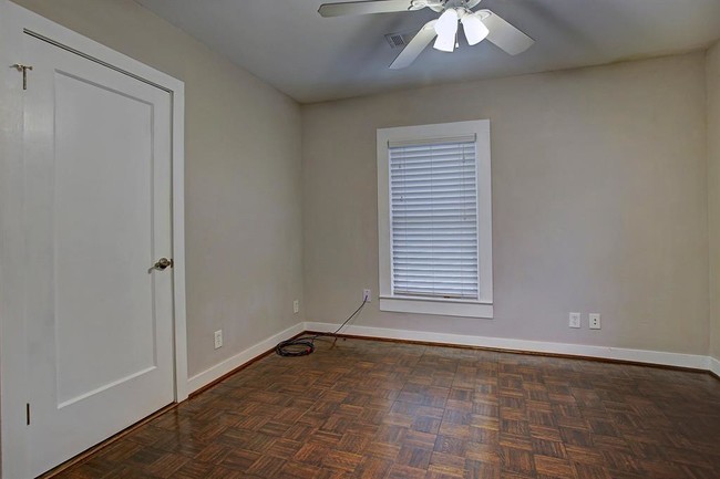 Building Photo - 1222 W 25th St