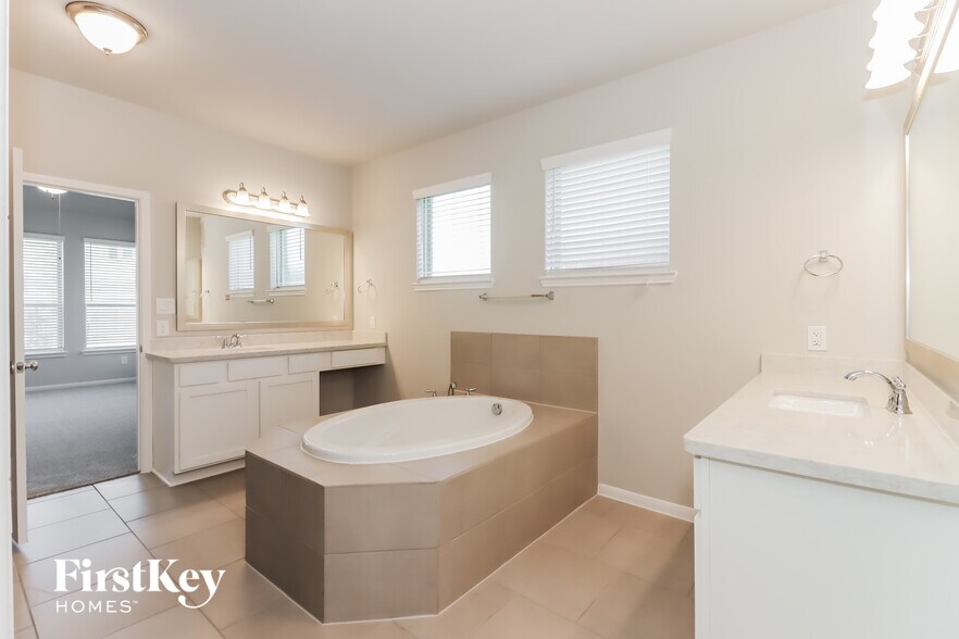 Building Photo - 723 Chestnut Cove Ln